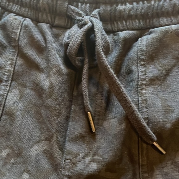 Athleta-12-Blue camo farallon shorts-elastic waistband with drawstring. - Picture 7 of 16